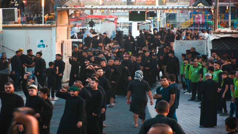 مواكبٌ حُسينية تنال شرف الخدمة في قبر قاضية الحاجات