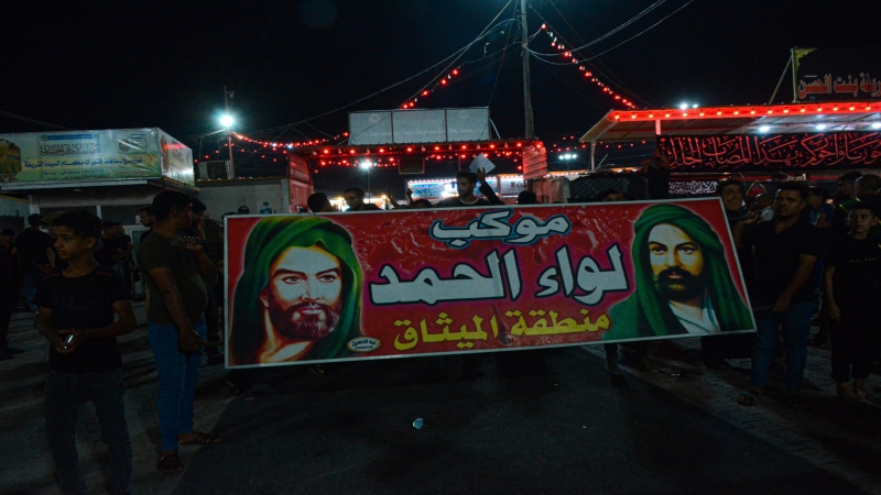 خدام العلوية الشريفة بنت الامام الحسن المجتبى يستقبلون المعزين بذكرى شهادة طبيبة المعلولين العلوية الشريفة بنت الامام الحسن المجتبى (ع)