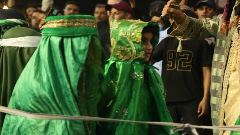 استمرار توافد المواكب المعزية
