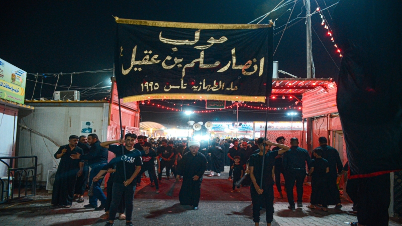 استمرار توافد المواكب