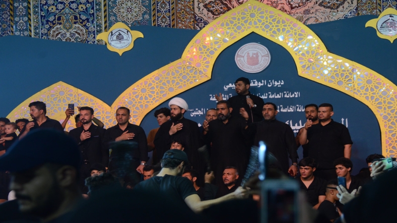 استمرار توافد المواكب
