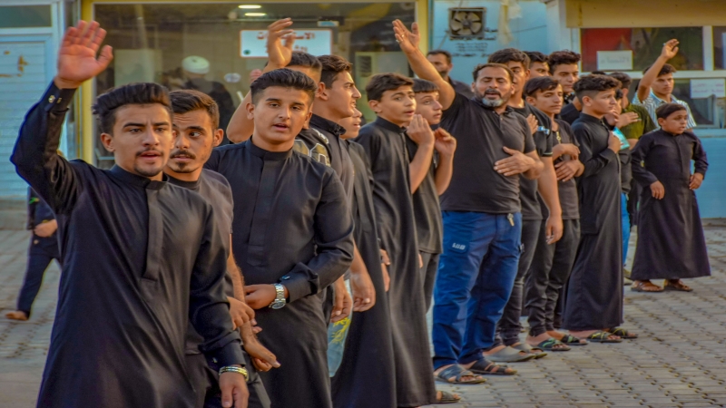 استمرار توافد المواكب