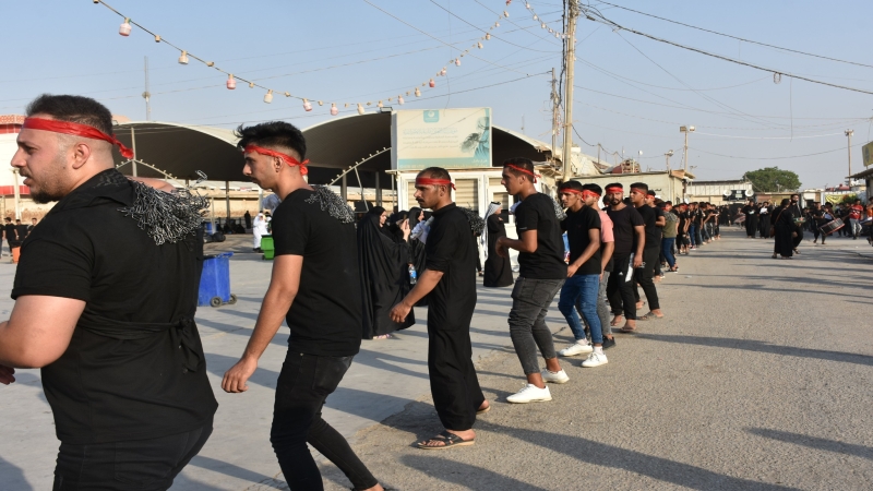 استمرار توافد المواكب