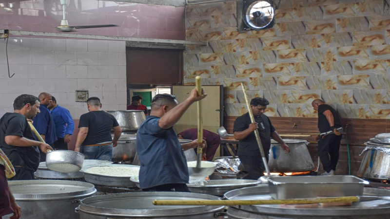شعبة المضيف في الأمانة الخاصة للمرقد الشريف تستنفر طاقتها في يوم شهادة الإمام المجتبى (عليه السلام)