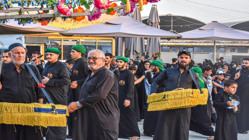 توافد المواكب المعزية لمرقد شهيدة الركب الحسيني العلوية الشريفة بنت الامام الحسن المجتبى (ع)