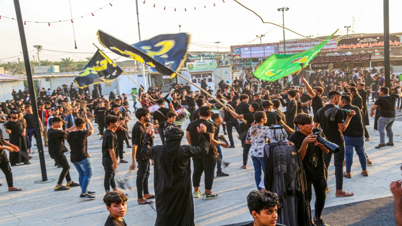 توافد المواكب المعزية لمرقد شهيدة الركب الحسيني العلوية الشريفة بنت الامام الحسن المجتبى (ع)