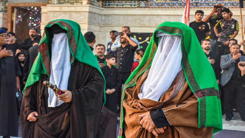 توافد المواكب المعزية لمرقد شهيدة الركب الحسيني العلوية الشريفة بنت الامام الحسن المجتبى (ع)