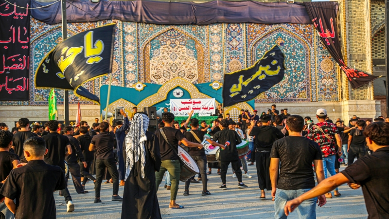 توافد المواكب المعزية لمرقد شهيدة الركب الحسيني العلوية الشريفة بنت الامام الحسن المجتبى (ع)