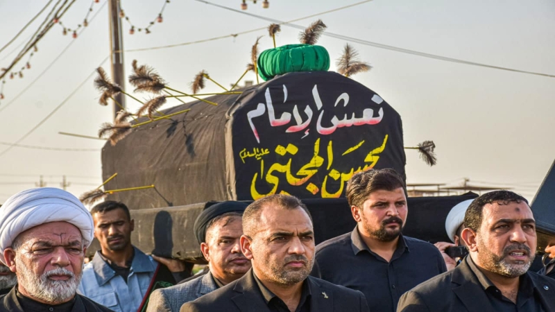 الأمانة الخاصة تشيع النعش الرمزي لمولانا الإمام الحسن المجتبى في حرم ريحانته الشريفة