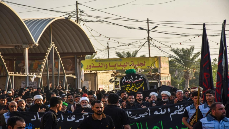 الأمانة الخاصة تشيع النعش الرمزي لمولانا الإمام الحسن المجتبى في حرم ريحانته الشريفة