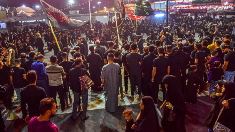 استمرارتوافد المواكب المعزية لمرقد شهيدة الركب الحسيني