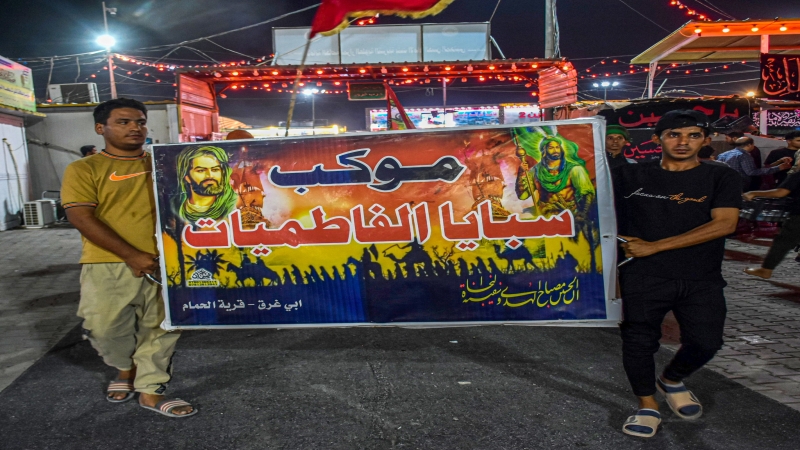 استمرارتوافد المواكب المعزية لمرقد شهيدة الركب الحسيني