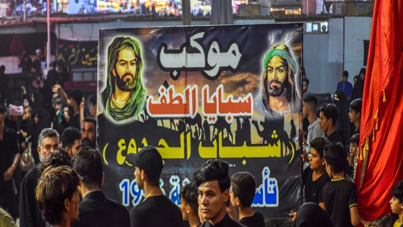 استمرارتوافد المواكب المعزية لمرقد شهيدة الركب الحسيني