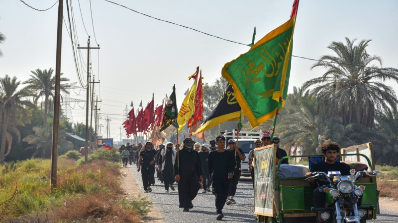تواصل الحشود المليونية لزيارة الأربعين المقدسة بالزحف نحو قبلة الأحرار ومعشوق القلوب والألباب الإمام الحسين (سلامُ الله عليه)