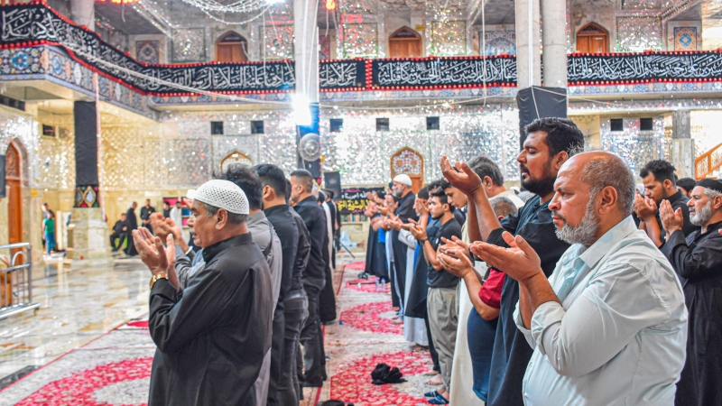 قيمت صلاة الجماعة العبادية في حرم طبيبة المعلولين العلوية الشريفة بنت الإمام الحسن المجتبى (عليهما السلام)
