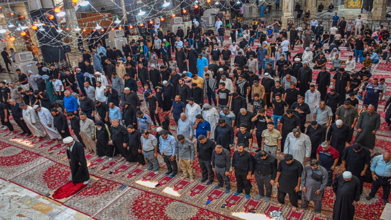 قيمت صلاة الجماعة العبادية في حرم طبيبة المعلولين العلوية الشريفة بنت الإمام الحسن المجتبى (عليهما السلام)