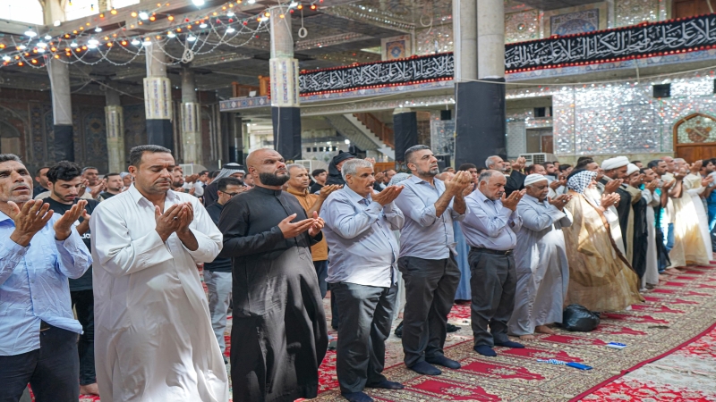 أقيمت صلاة الجماعة العبادية في رواق الامام الحسن المجتبى (ع) بأمامة سماحة السيد ليث الموسوي(دام توفيقه)