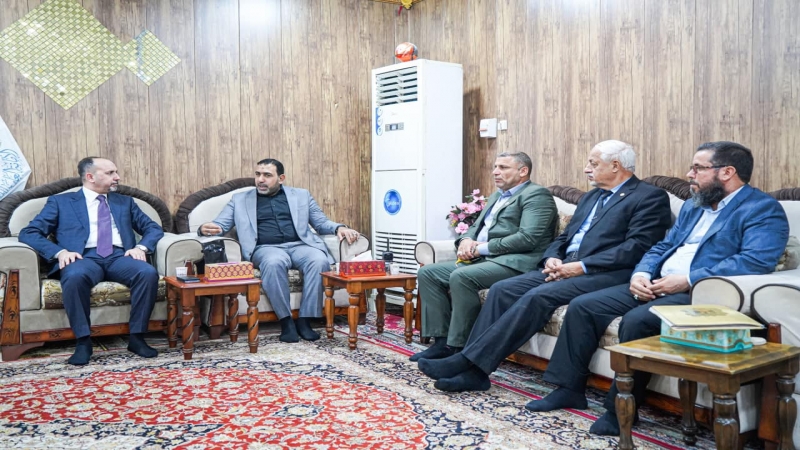 وفد رفيع المستوى من أمانة العاصمة بغداد يتشرف بزيارة قبر ريحانة الإمام المجتبى (ع)