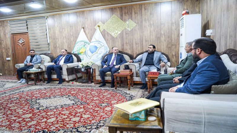 وفد رفيع المستوى من أمانة العاصمة بغداد يتشرف بزيارة قبر ريحانة الإمام المجتبى (ع)