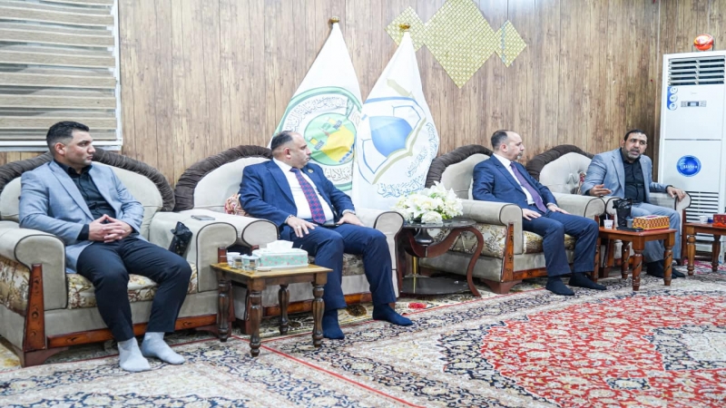 وفد رفيع المستوى من أمانة العاصمة بغداد يتشرف بزيارة قبر ريحانة الإمام المجتبى (ع)