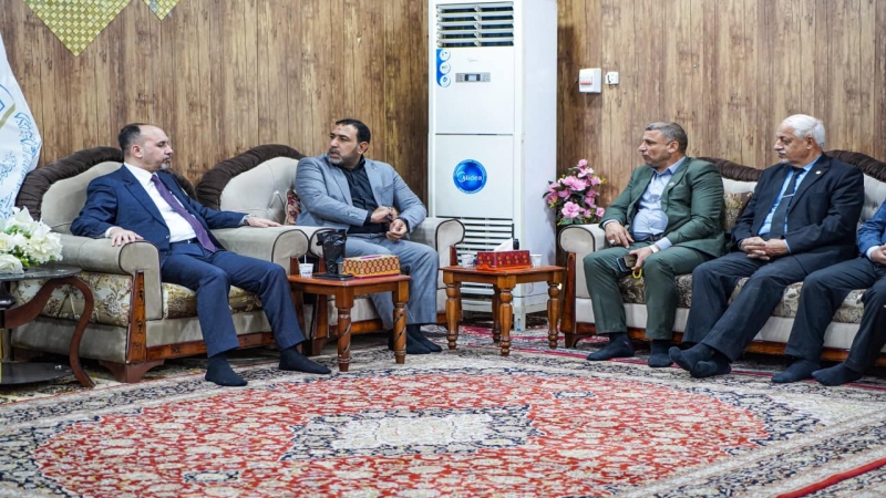 وفد رفيع المستوى من أمانة العاصمة بغداد يتشرف بزيارة قبر ريحانة الإمام المجتبى (ع)
