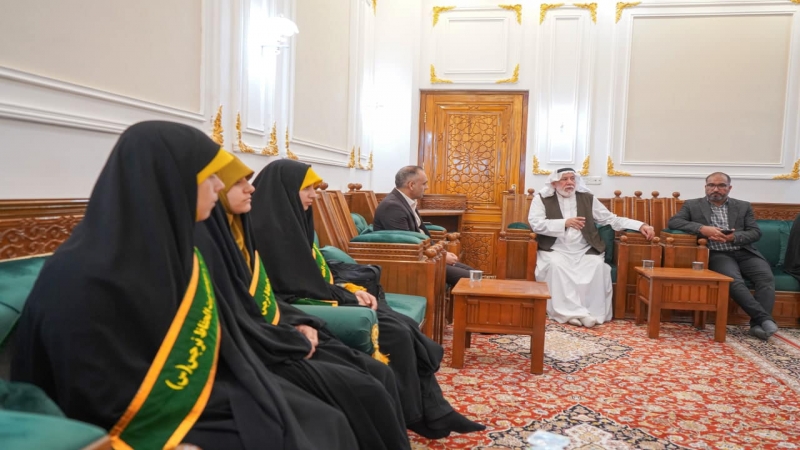 فتيات حافظات للقرآن الكريم من شتى محافظات إيران في ضيافة بنت كريم أهل البيت