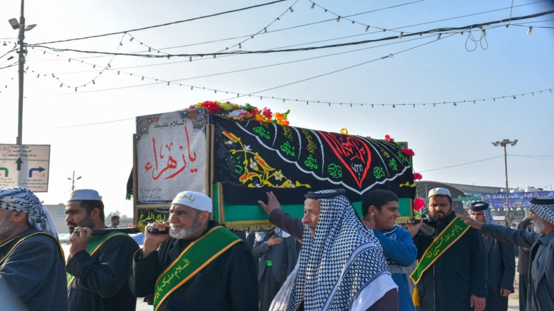 استمرارتوافد المواكب المعزية لمرقد شهيدة الركب الحسيني