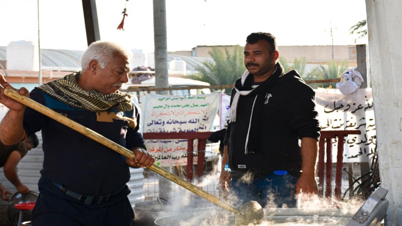 عطاء فاق حدود الكرم.. المواكب الحسينية في مرقد الشريفة بنت الحسن(ع)