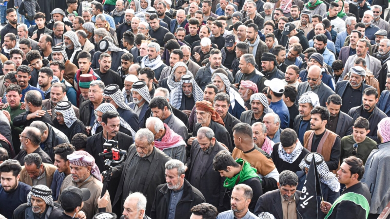 رايات العزاء لموكب النجف الأشرف ترفرف بشجن العبرات عند قبر حفيدة السيدة الزهراء (ع)