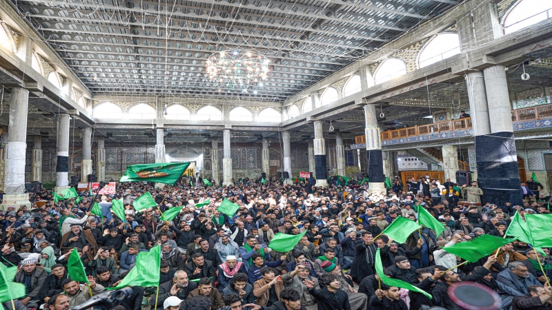 رايات العزاء لموكب النجف الأشرف ترفرف بشجن العبرات عند قبر حفيدة السيدة الزهراء (ع)