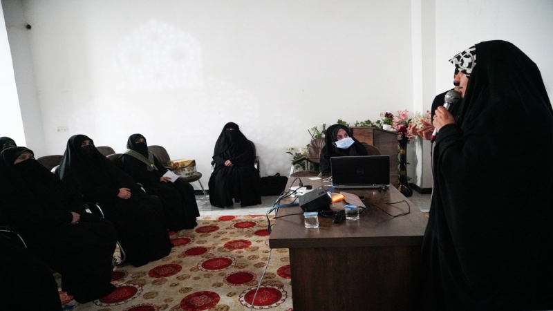 الأمانة الخاصة للمرقد المطهر تقيم دورة للتنمية البشرية للمنتسبات في الحرم الشريف