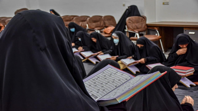 آيات قرآنية تتلى في حرم سيدة الشفاء وتهدى إلى قبر سيدة البقيع أم البنين