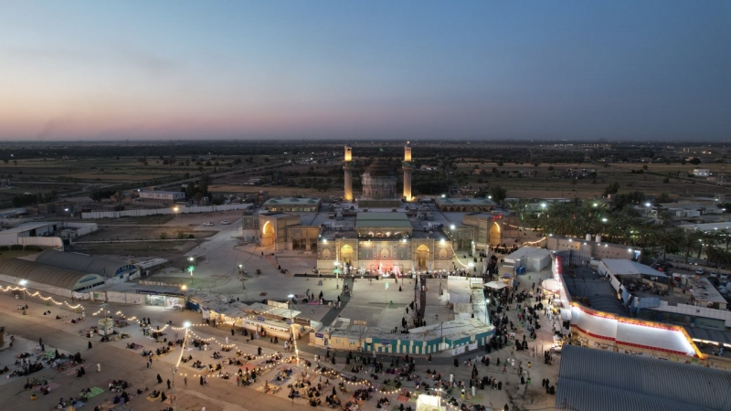 بالصور : تغليف القبة الداخلية لضريح العلوية الشريفة بنت الامام الحسن المجتبى (ع) بالمرايا