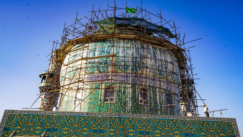 بالصور :أستمرار الحركة العمرانية داخل مرقد العلوية الشريفة فاطمة بنت الامام الحسن المجتبى (ع)