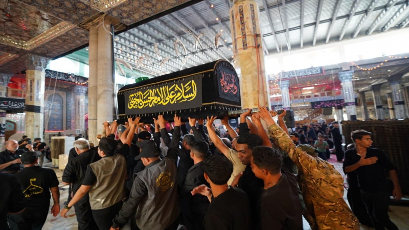 المؤمنون يشاركون بمراسيم التشييع الرمزي لنعش الامام الحسن المجتبى
