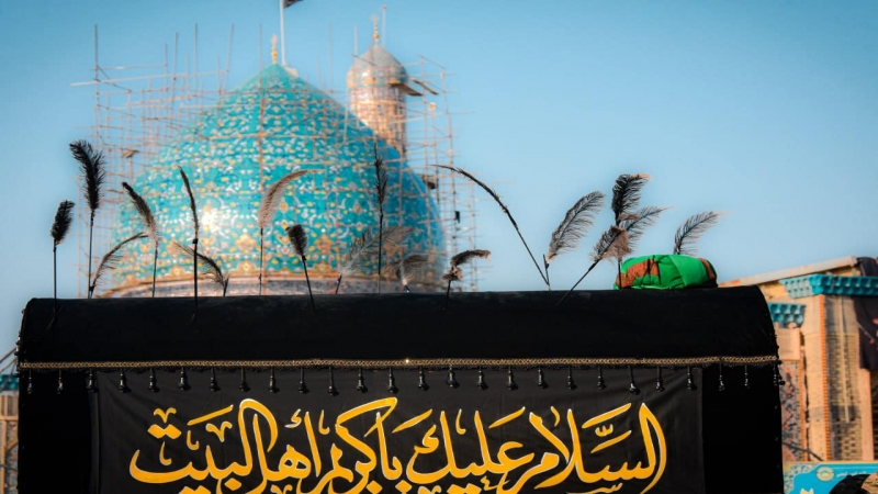 المؤمنون يشاركون بمراسيم التشييع الرمزي لنعش الامام الحسن المجتبى