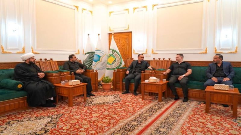 عميد كلية الفنون الدكتور عامر صباح المرزوك يكرم ادارة المرقد المبارك بدرع الابداع للمشاركة في مهرجان ينابيع الشهادة المسرحي للدورة العاشرة