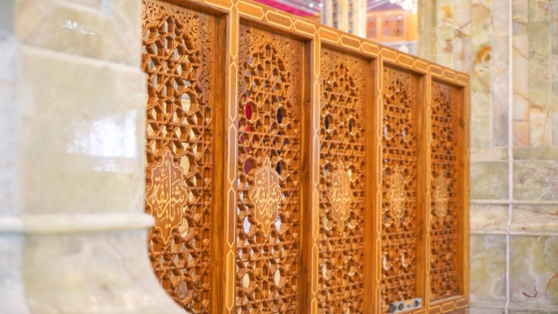 نصب المحجرات الخشبية للسرداب السيدة نرجس(ع) من جهتي الحرم المبارك