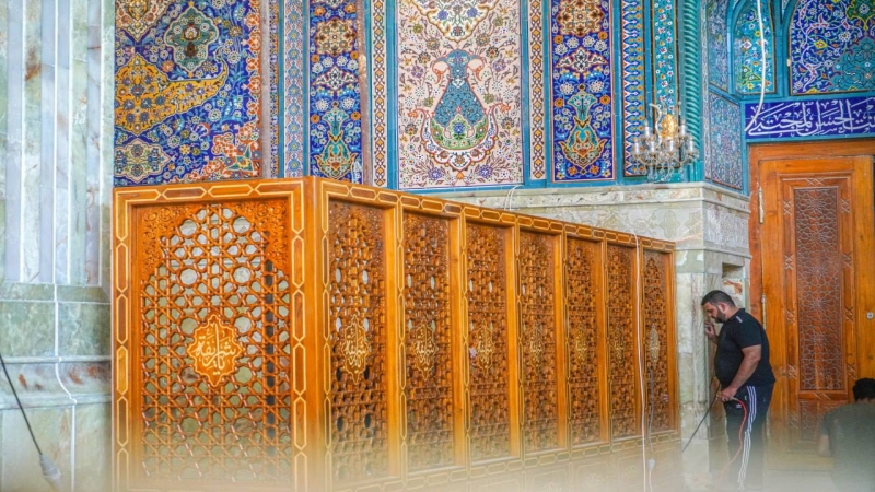 نصب المحجرات الخشبية للسرداب السيدة نرجس(ع) من جهتي الحرم المبارك