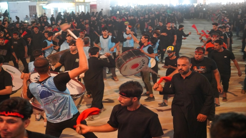 توافد المعزين والمواكب المعزيه الى السيدة الشريفة بنت الامام الحسن المجتبى(عليهما السلام)بذكرى استشهاد ابيها الامام الحسن المجتبى ع