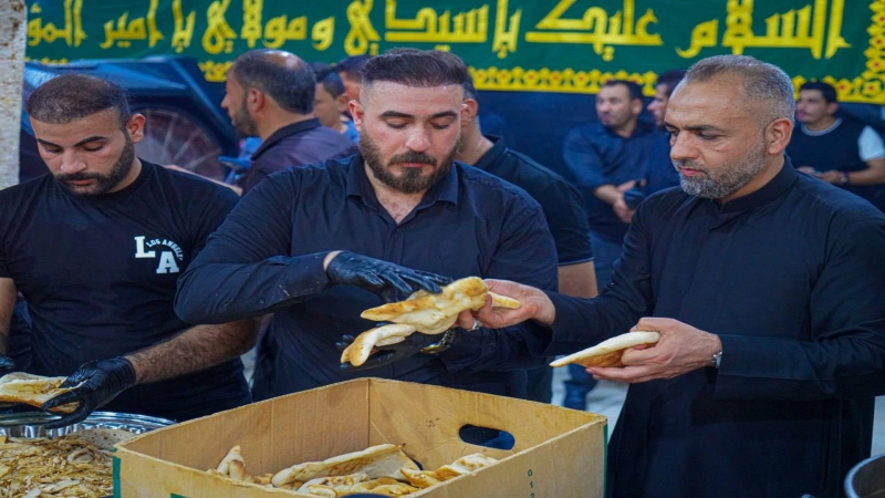 موكب الأمانة الخاصة لمرقد الشريفة بنت الحسن (ع) يواصل تقديم أفضل الخدمات للزائرين