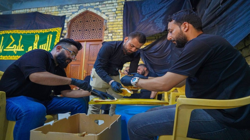 موكب الأمانة الخاصة لمرقد الشريفة بنت الحسن (ع) يواصل تقديم أفضل الخدمات للزائرين