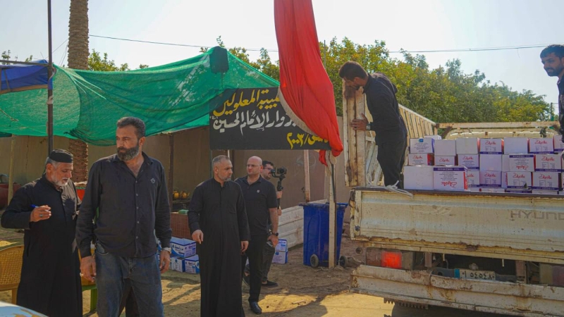 الامانة الخاصة للمرقد المبارك تباشر بتوزيع المواد الغذائية على المواكب الحسينية