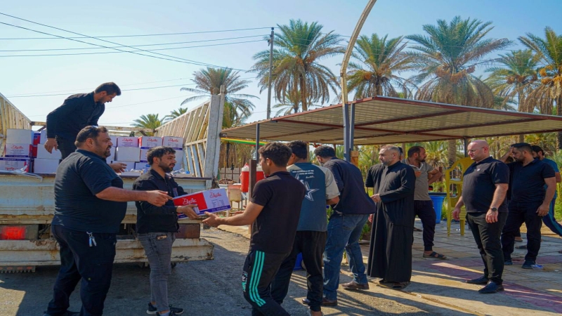 الامانة الخاصة للمرقد المبارك تباشر بتوزيع المواد الغذائية على المواكب الحسينية