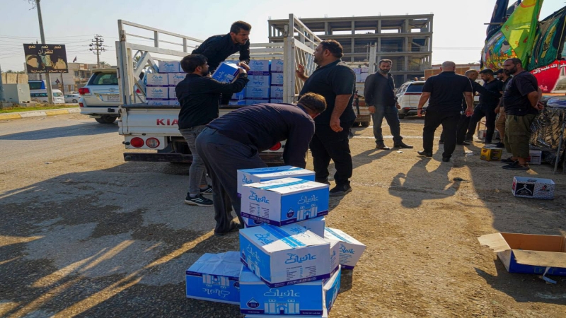 الامانة الخاصة للمرقد المبارك تباشر بتوزيع المواد الغذائية على المواكب الحسينية