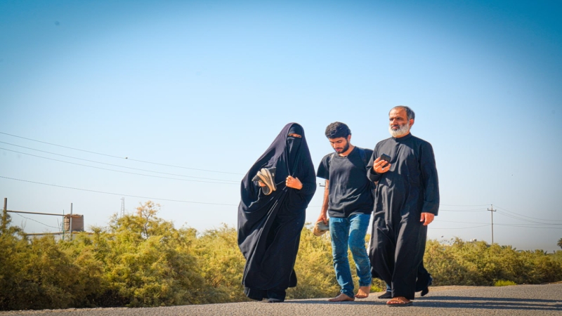 جاؤا من بقاع مختلفة .. وفي طريق العشق الحسيني اجتمعوا