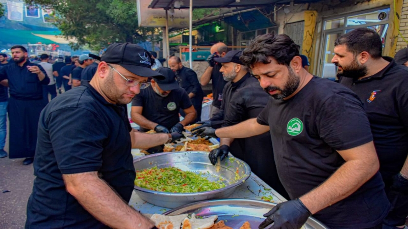 يستمر موكب الأمانة الخاصة لمرقد العلوية الطاهرة الشريفة بنت الإمام الحسن المجتبى (عليهما السلام ) في كربلاء المقدسة بتقديم افضل الخدمات الى زوار ابي ع