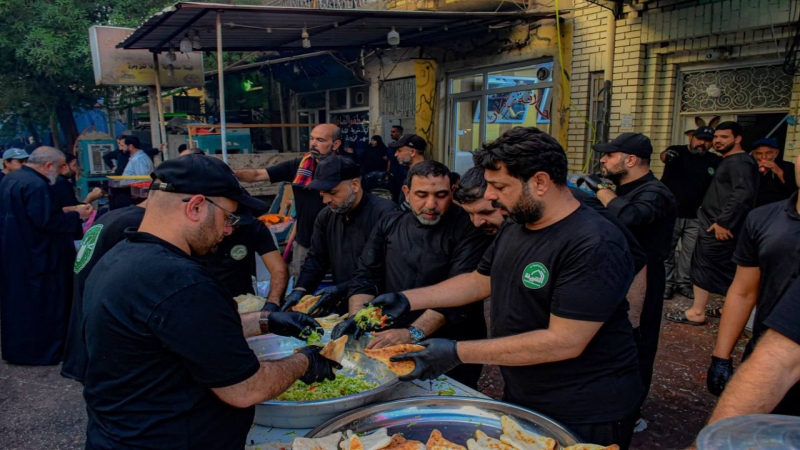 يستمر موكب الأمانة الخاصة لمرقد العلوية الطاهرة الشريفة بنت الإمام الحسن المجتبى (عليهما السلام ) في كربلاء المقدسة بتقديم افضل الخدمات الى زوار ابي ع