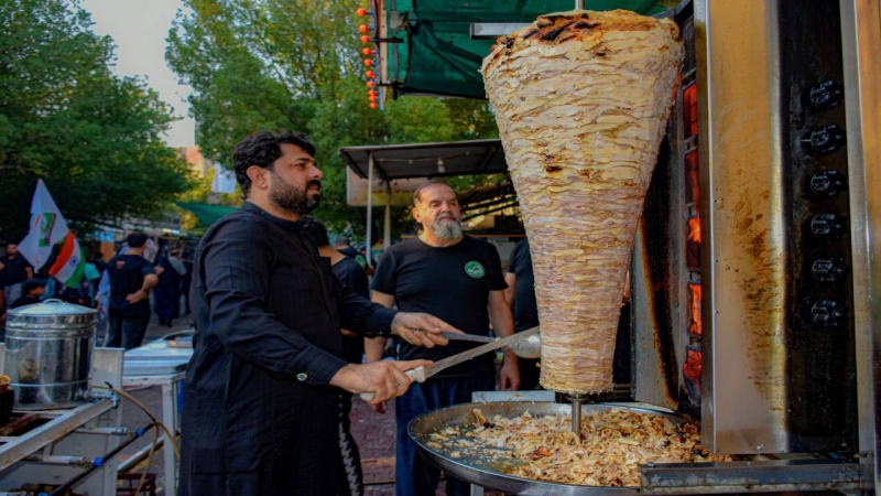 يستمر موكب الأمانة الخاصة لمرقد العلوية الطاهرة الشريفة بنت الإمام الحسن المجتبى (عليهما السلام ) في كربلاء المقدسة بتقديم افضل الخدمات الى زوار ابي ع