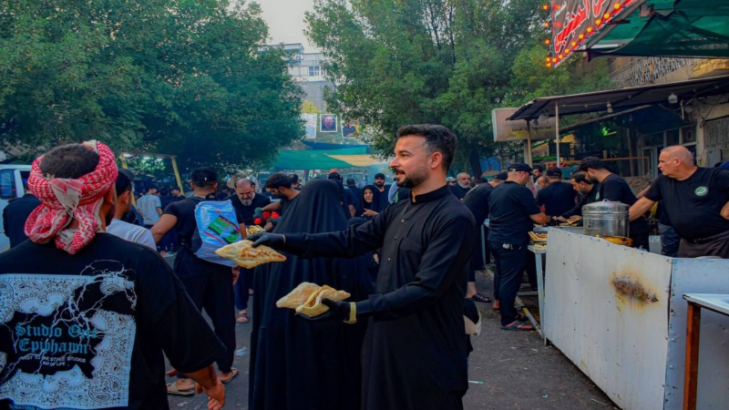 يستمر موكب الأمانة الخاصة لمرقد العلوية الطاهرة الشريفة بنت الإمام الحسن المجتبى (عليهما السلام ) في كربلاء المقدسة بتقديم افضل الخدمات الى زوار ابي ع